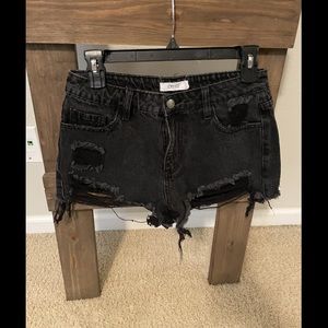 A5 - 260 Cello Black distressed jean shorts size small